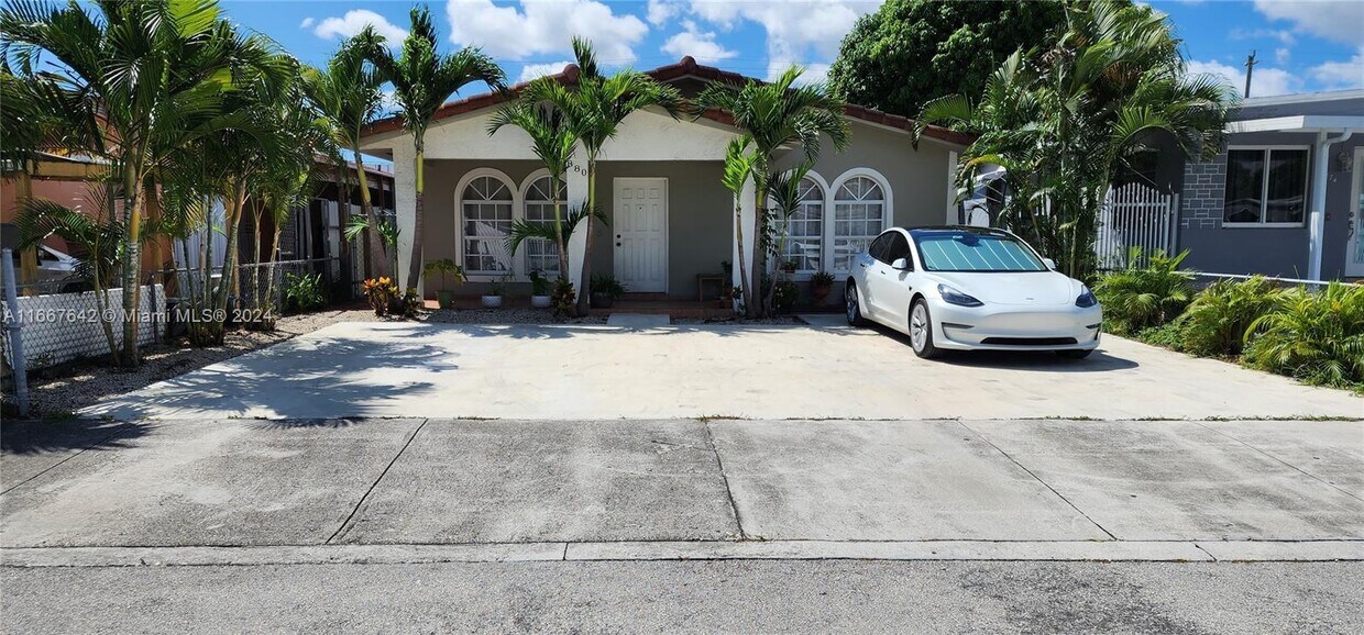 Foto principal - 880 E 26th St