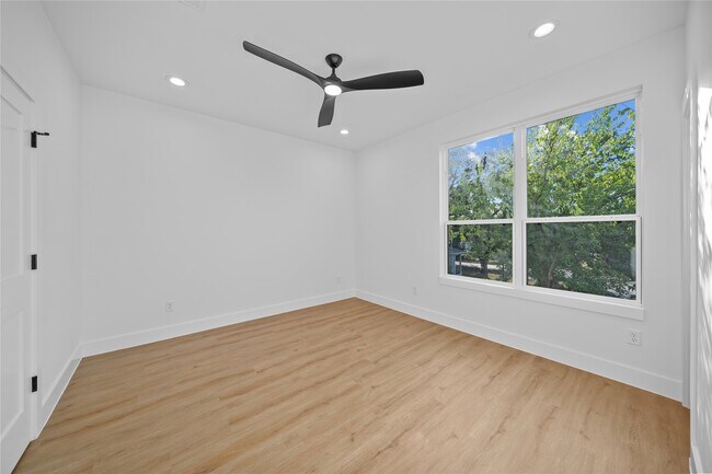 Building Photo - 4323 Rogers St