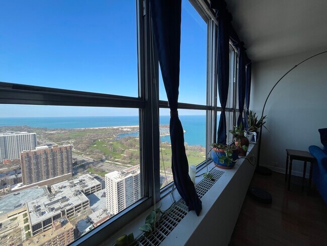 Foto del edificio - 655 W Irving Park Rd