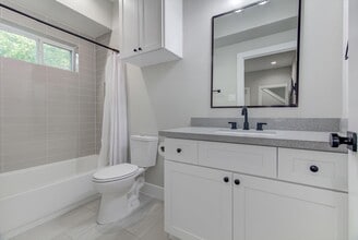 Building Photo - 1329 Buescher Dr