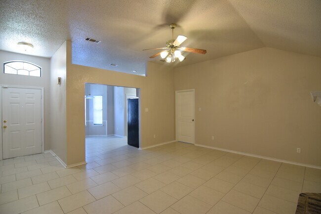 Foto del edificio - 3405 Rainforest Ln