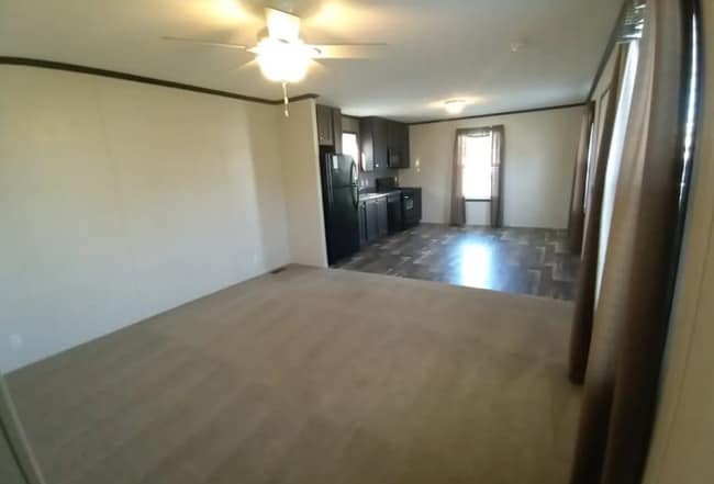 Building Photo - 410 Deerfield Ln