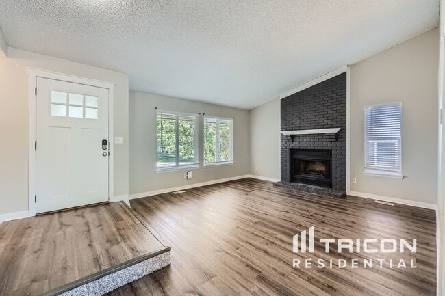 Building Photo - 385 Mountain Cloud Cir