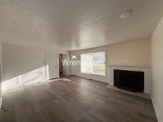 Building Photo - 3 Bedrooms | 1 Bathroom | Rancher with Large Detached Shop