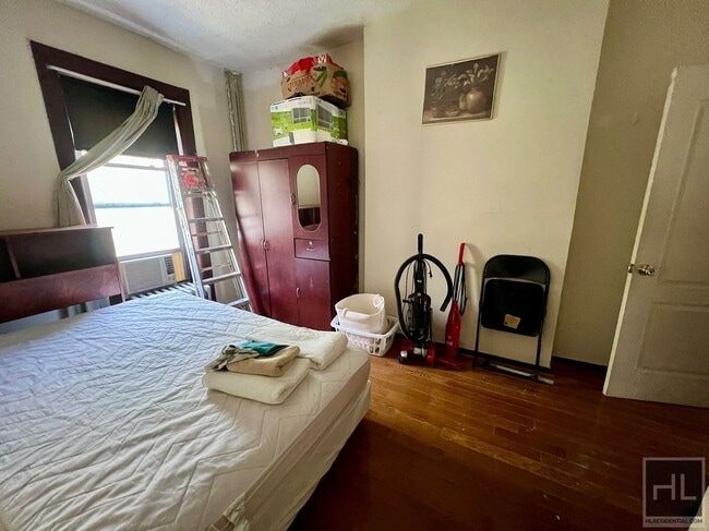 Foto del edificio - 2BR 1BA Brownstone On Stuyvesant Heights Bushwick Border