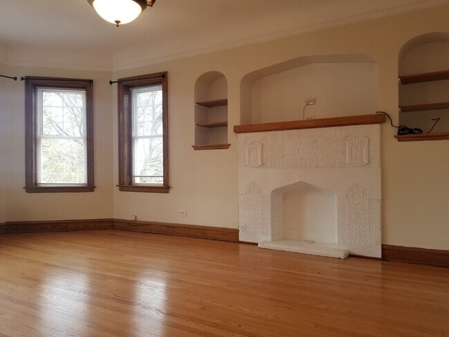 Foto del edificio - 5321 W Cornelia Ave
