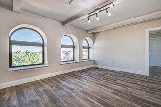Building Photo - 13 Sudbury St
