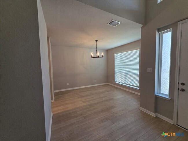Foto del edificio - 10001 Kensley Rose Dr
