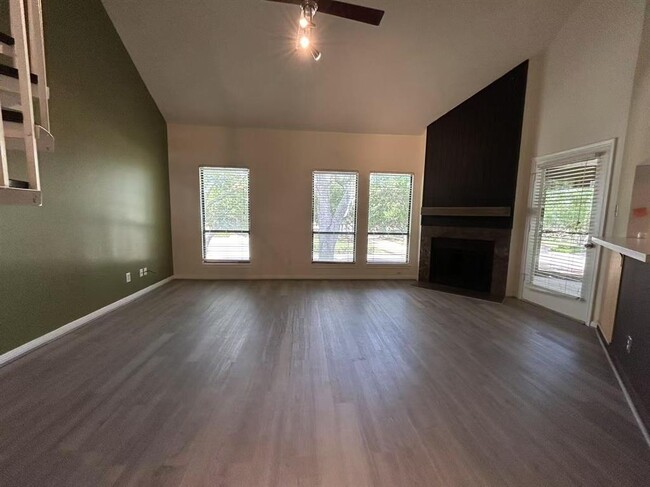 Foto del edificio - 4144 Greystone Way