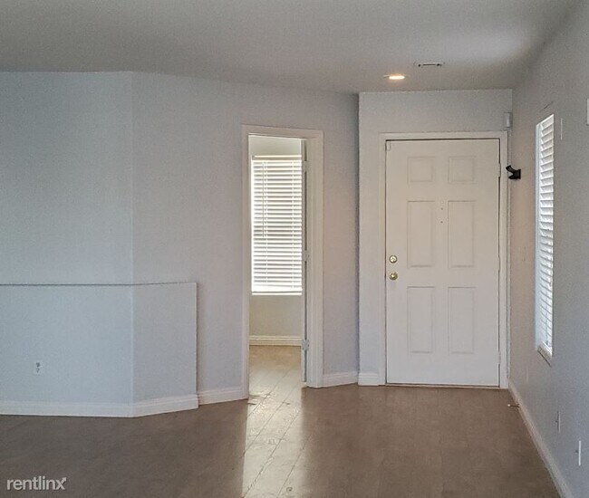 Building Photo - 3 br, 2 bath House - 8608 Shady Pines Dr