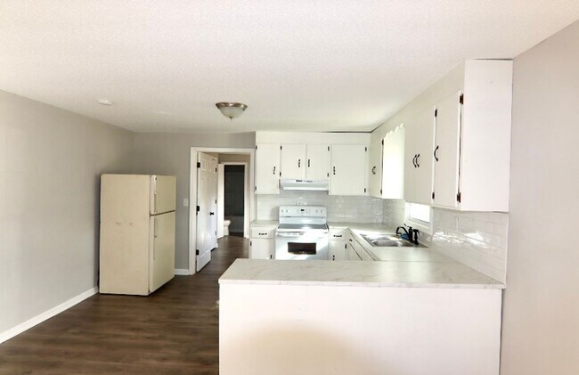 Building Photo - Cozy Duplex in Kannapolis
