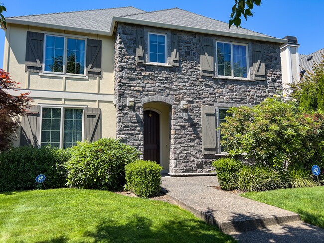 Building Photo - Fantastic and Cared for 4 Bed, 3 bath home...