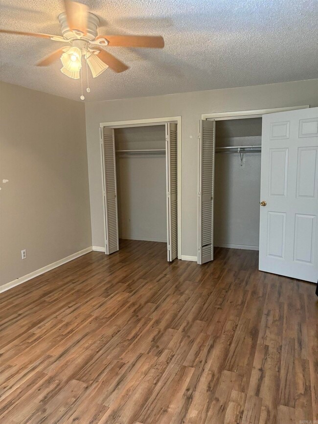 Building Photo - 7901 Parkwood Dr