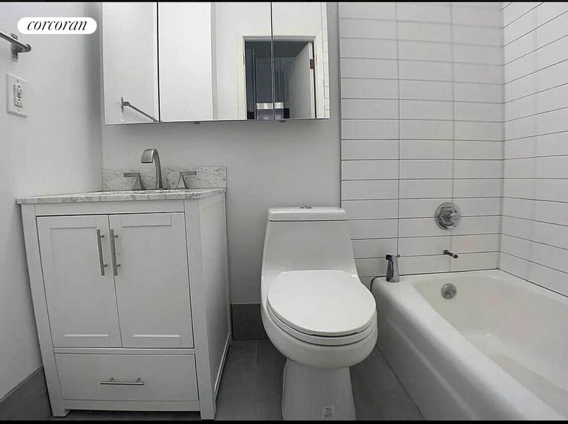 Foto del edificio - 455 W 46th St
