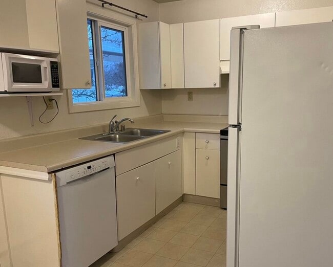 Building Photo - 2804 W 30th Ave