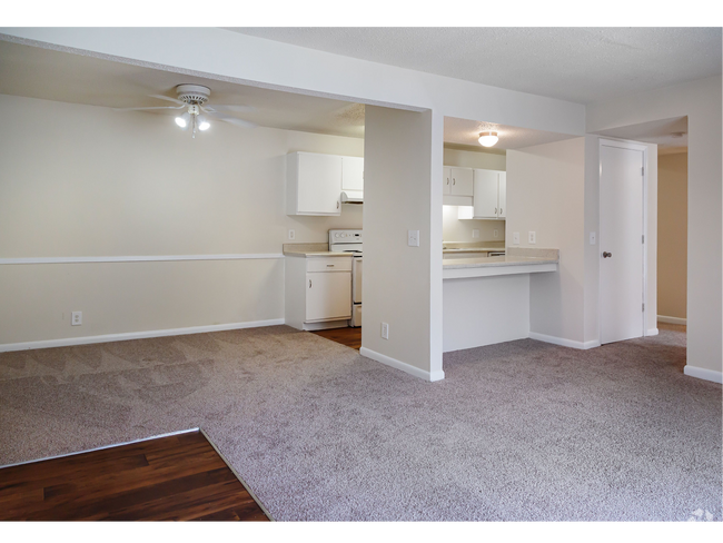 Living Room & Kitchen Area | Apartments For Rent in Columbia SC | Peachtree Place - Peachtree Place