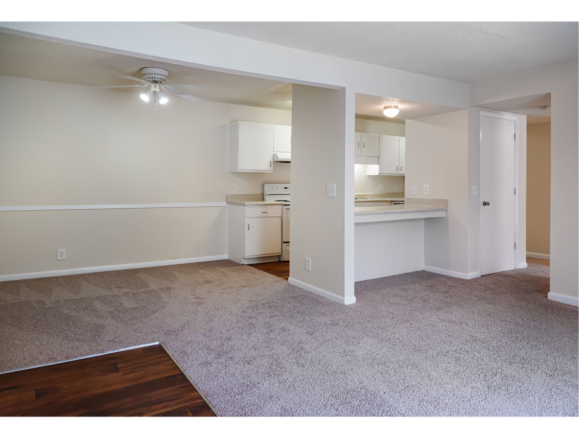 Living Room & Kitchen Area | Apartments For Rent in Columbia SC | Peachtree Place - Peachtree Place