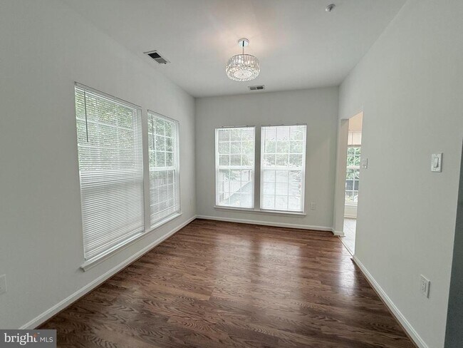 Foto del edificio - 4138 Fountainside Ln