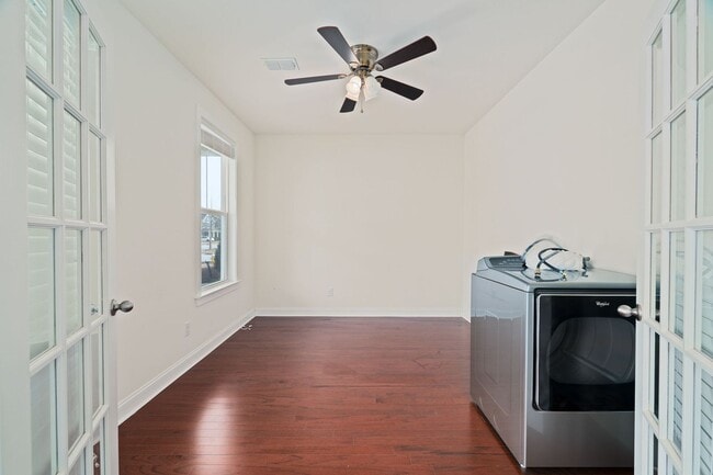 Building Photo - Your Calm Charleston Retreat!