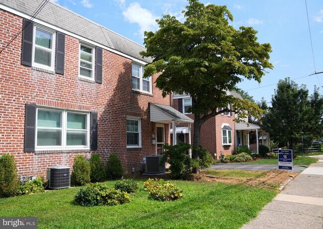 Foto del edificio - 244 Williams Rd