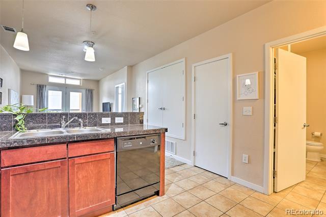 Foto del edificio - 3101 Blake St