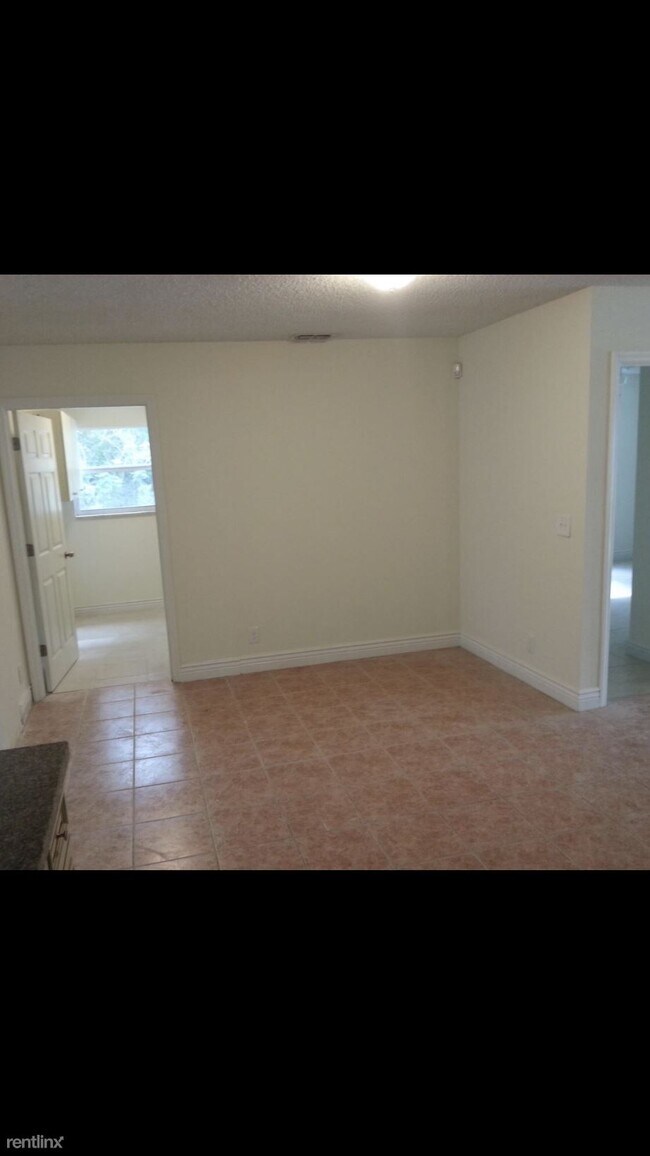 Foto del edificio - 3 br, 2 bath House - Acreage Home