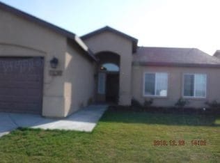 Building Photo - Visalia CA is a single family home
