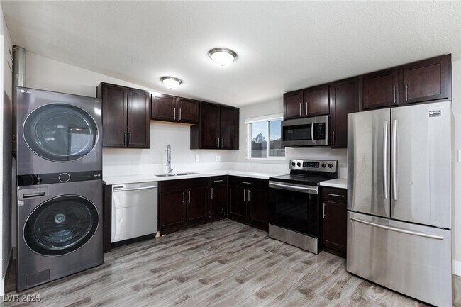 Building Photo - 1915 Balboa Ave