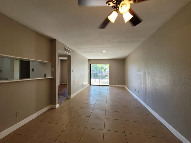 Foto del edificio - 2814 S Bartell Dr