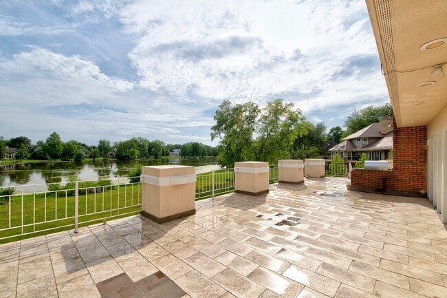 Building Photo - 8170 Lake Ridge Dr