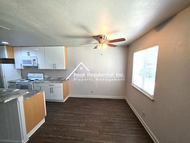 Building Photo - Updated 2bd/1ba Foothill Farms Condo with Carport