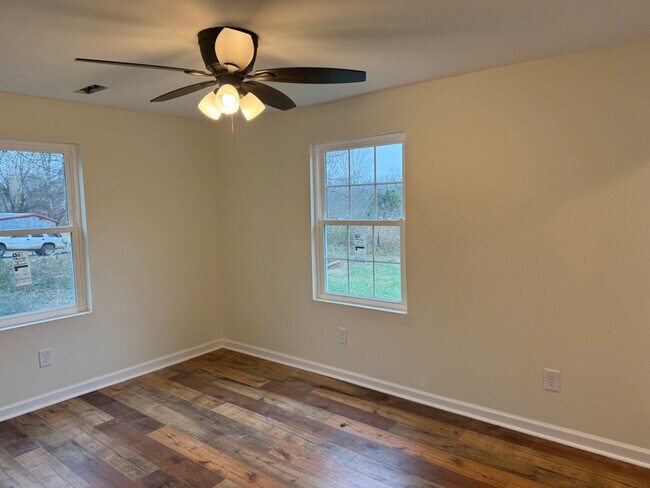 Foto del edificio - 330 Fountainhead Rd