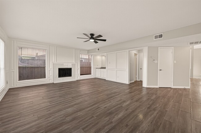 Building Photo - 7622 Poitiers Dr