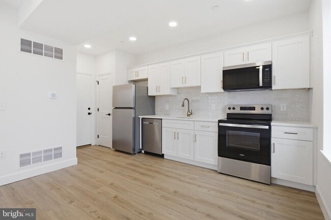 Building Photo - 100 W Front St