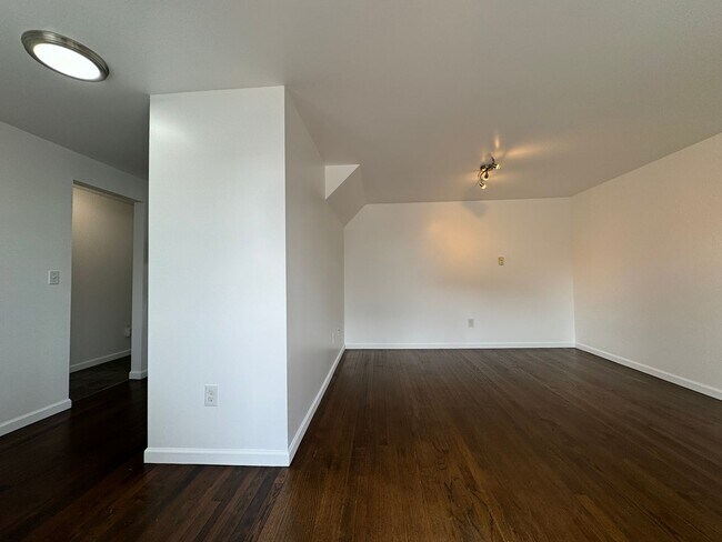 Foto del edificio - FAIRYTALE OF 1819 LLC QUEEN ANNE