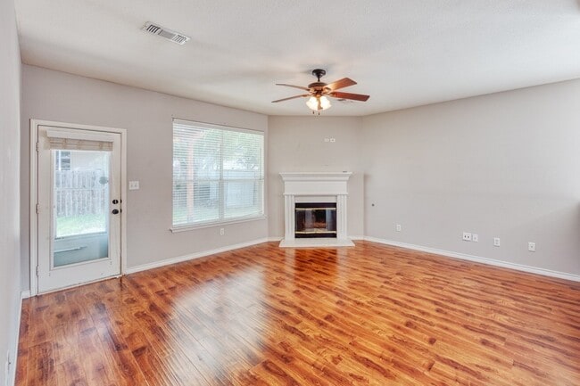 Foto del edificio - 2617 Bissonet Dr