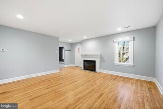 Building Photo - 304 Elm Ave