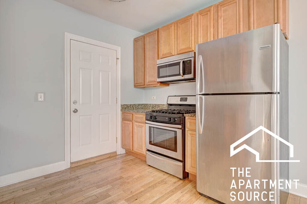 Foto principal - 4540 W George St