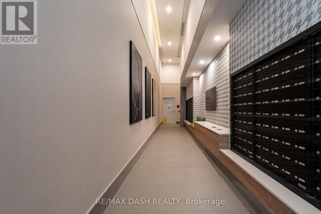 Photo du bâtiment - 1007 The Queensway