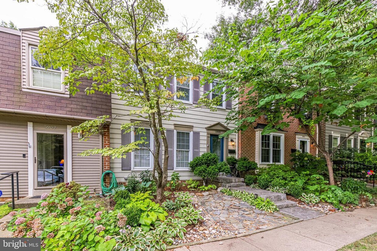 Primary Photo - 5909 Berkshire Ct