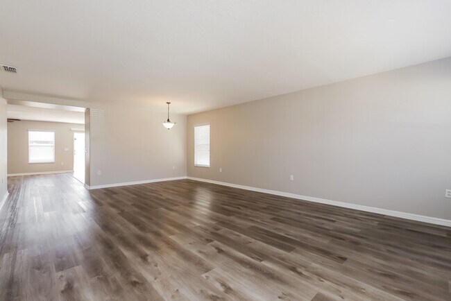 Building Photo - 3044 Park Ridge Ave