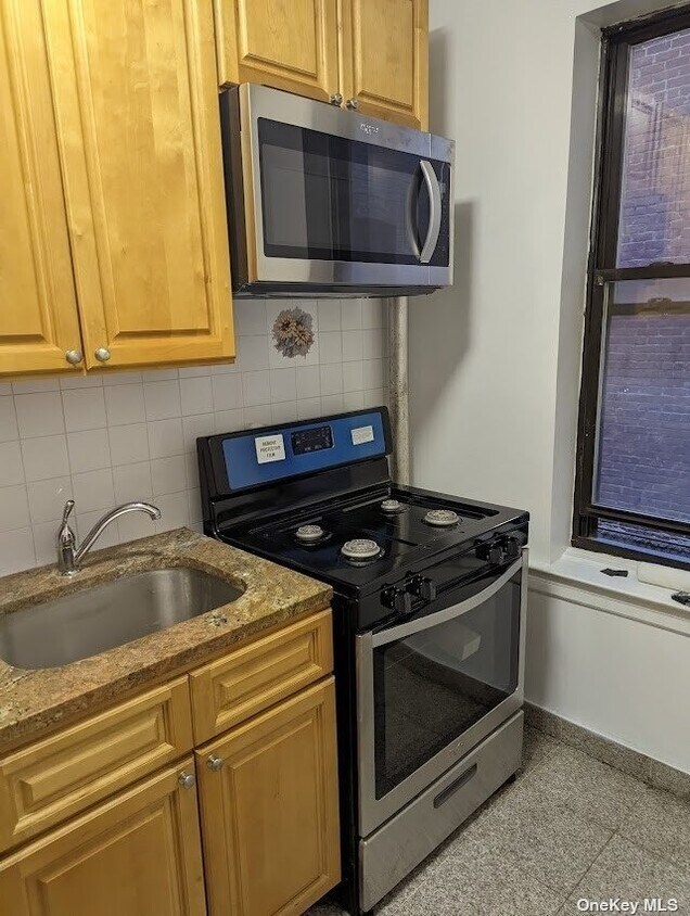 Primary Photo - 41-15 50th St