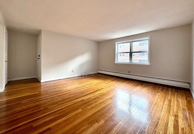 Building Photo - 10 Vinal St