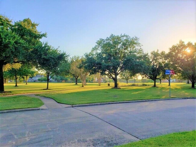 Building Photo - 1838 Northshore Dr