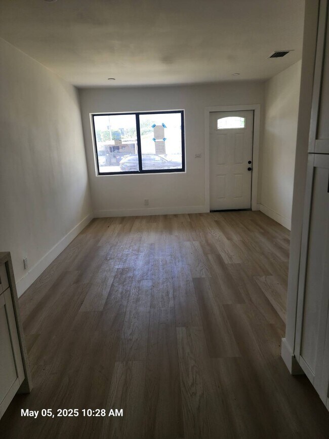 Foto del edificio - 3173 SW 11th St