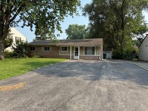 Building Photo - 533 Redwood Rd