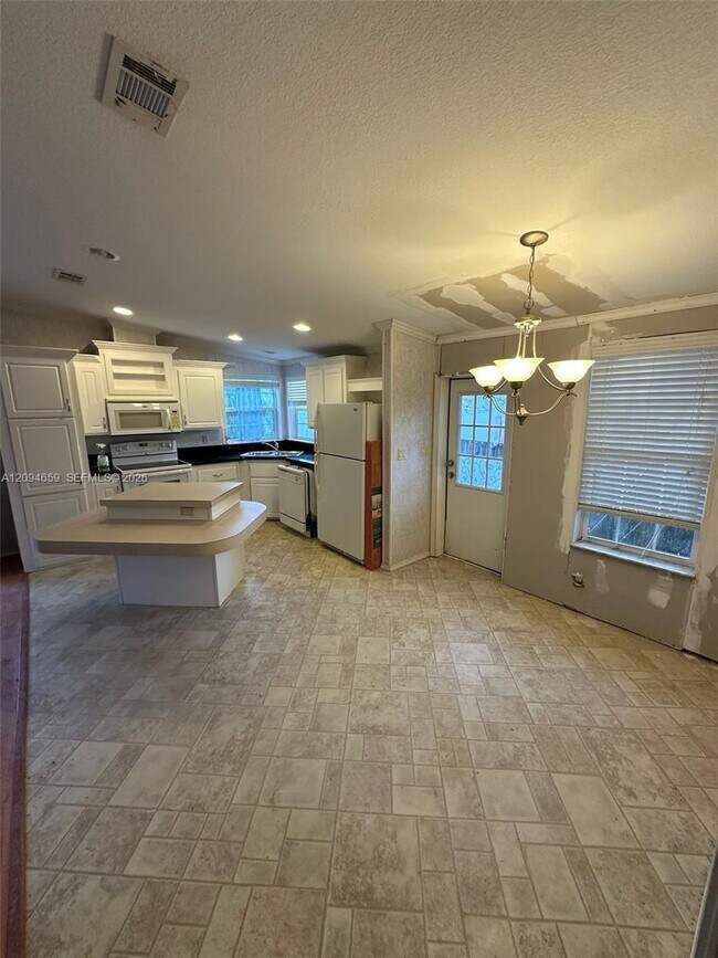 Foto del edificio - 21631 NW 8th Ct