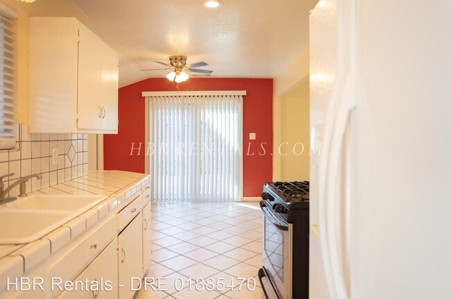 Building Photo - 3 br, 1 bath House - 375 E Beverly Place
