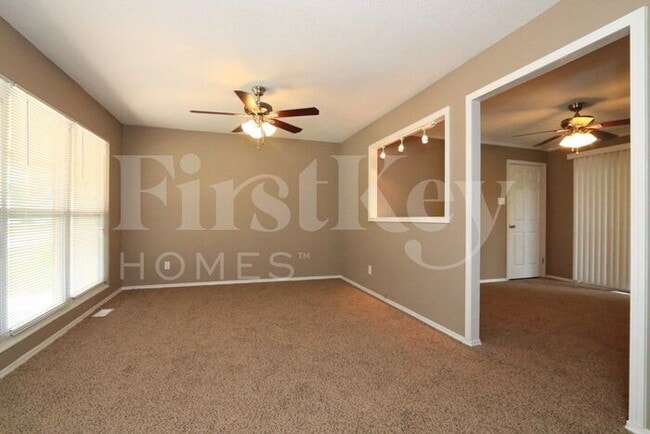 Foto del edificio - 2335 Bramble Ln