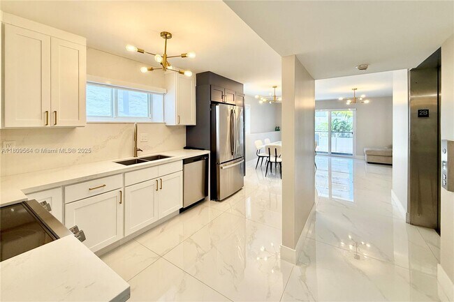 Foto del edificio - 4122 Collins Ave